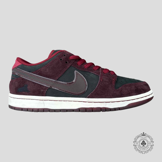 Nike SB Dunk Low Riot Skateshop