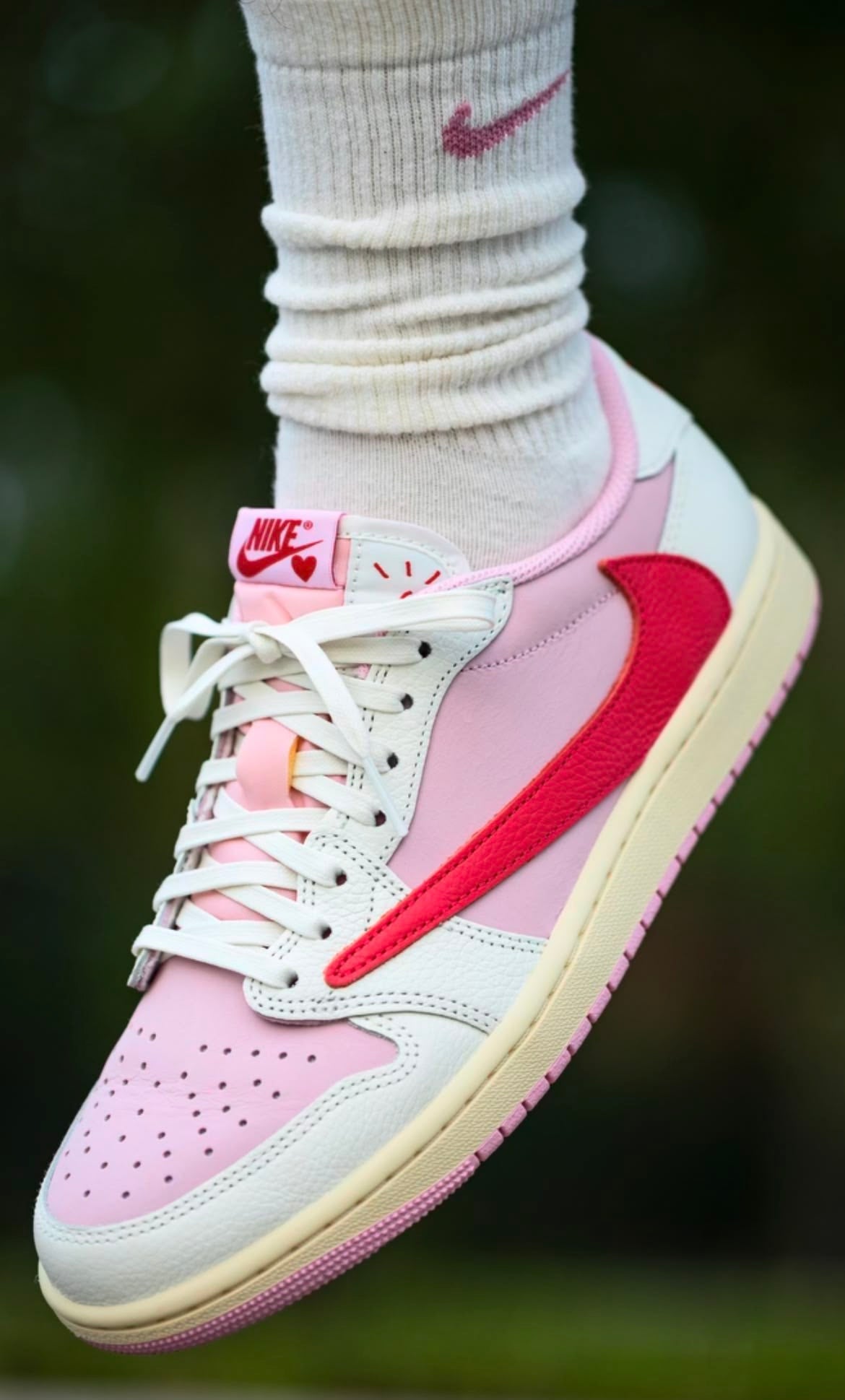 Travis Scott × AJ1 Low "Shy Pink"