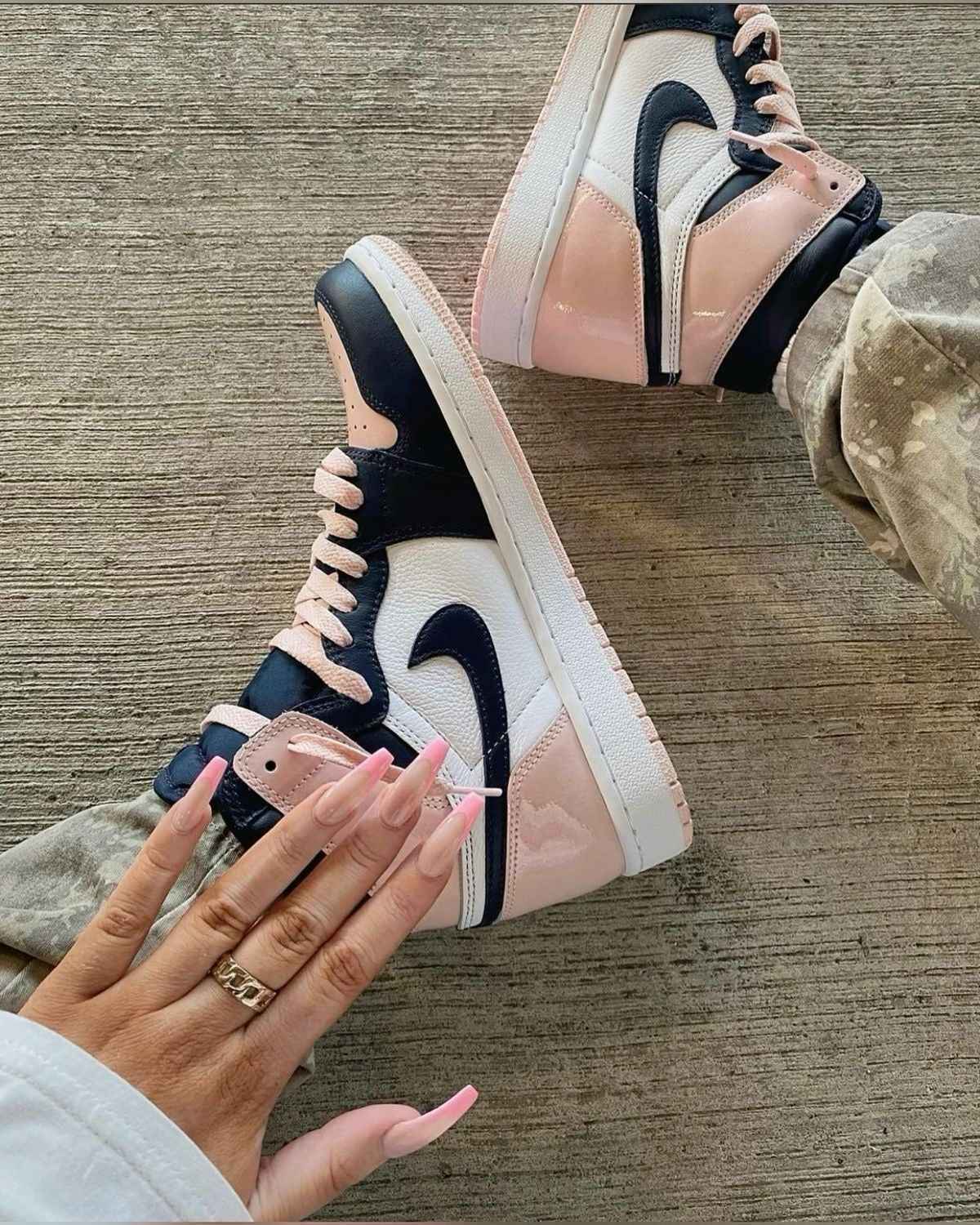 Air Jordan 1 Retro Bubble Gum High Wmns OG SE Sneakers