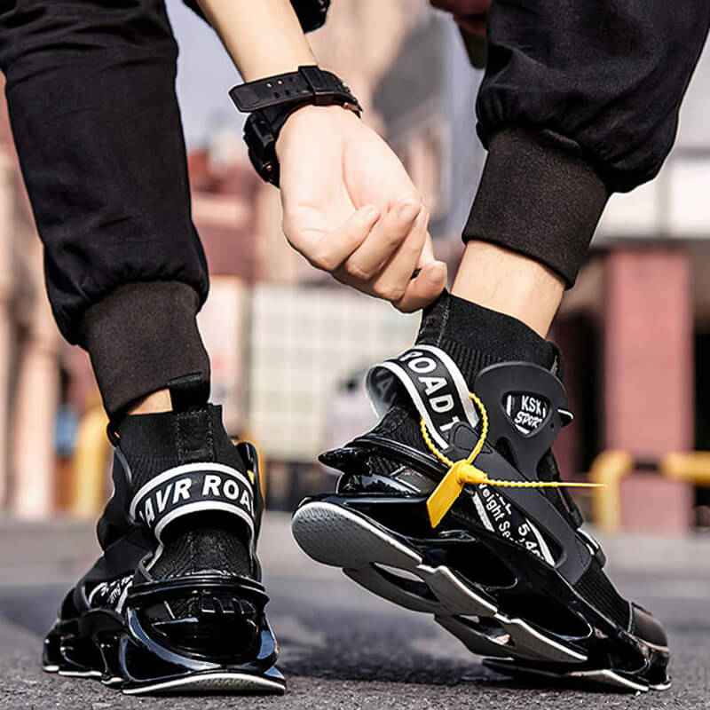 RAVR ROAD Sneakers