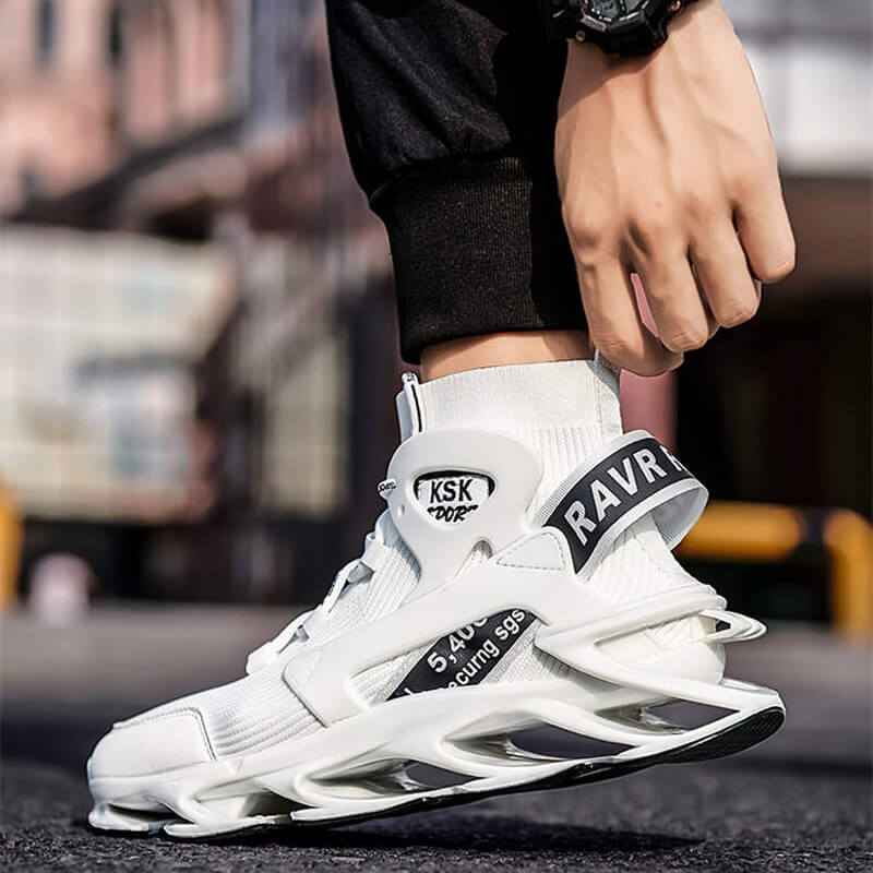 RAVR ROAD Sneakers