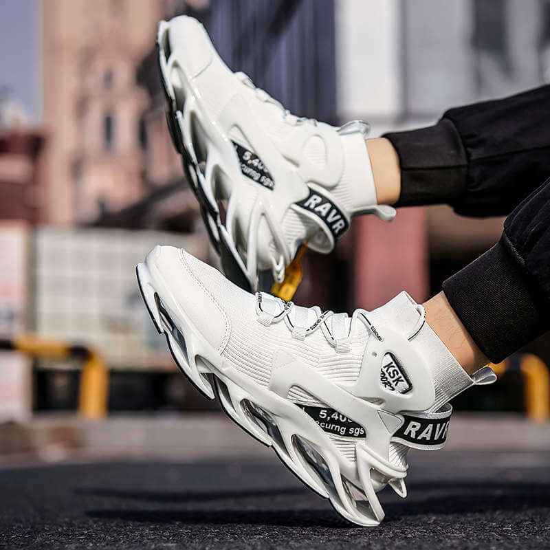 RAVR ROAD Sneakers
