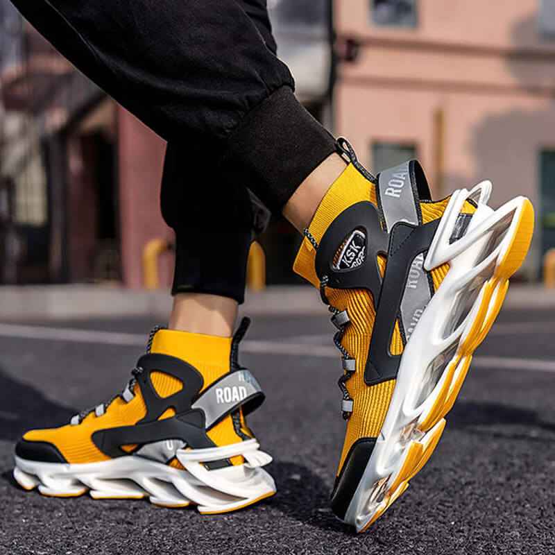 RAVR ROAD Sneakers