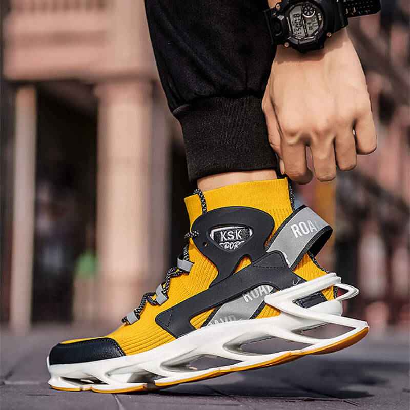 RAVR ROAD Sneakers