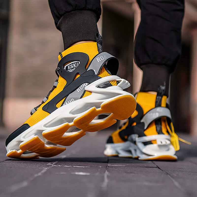 RAVR ROAD Sneakers