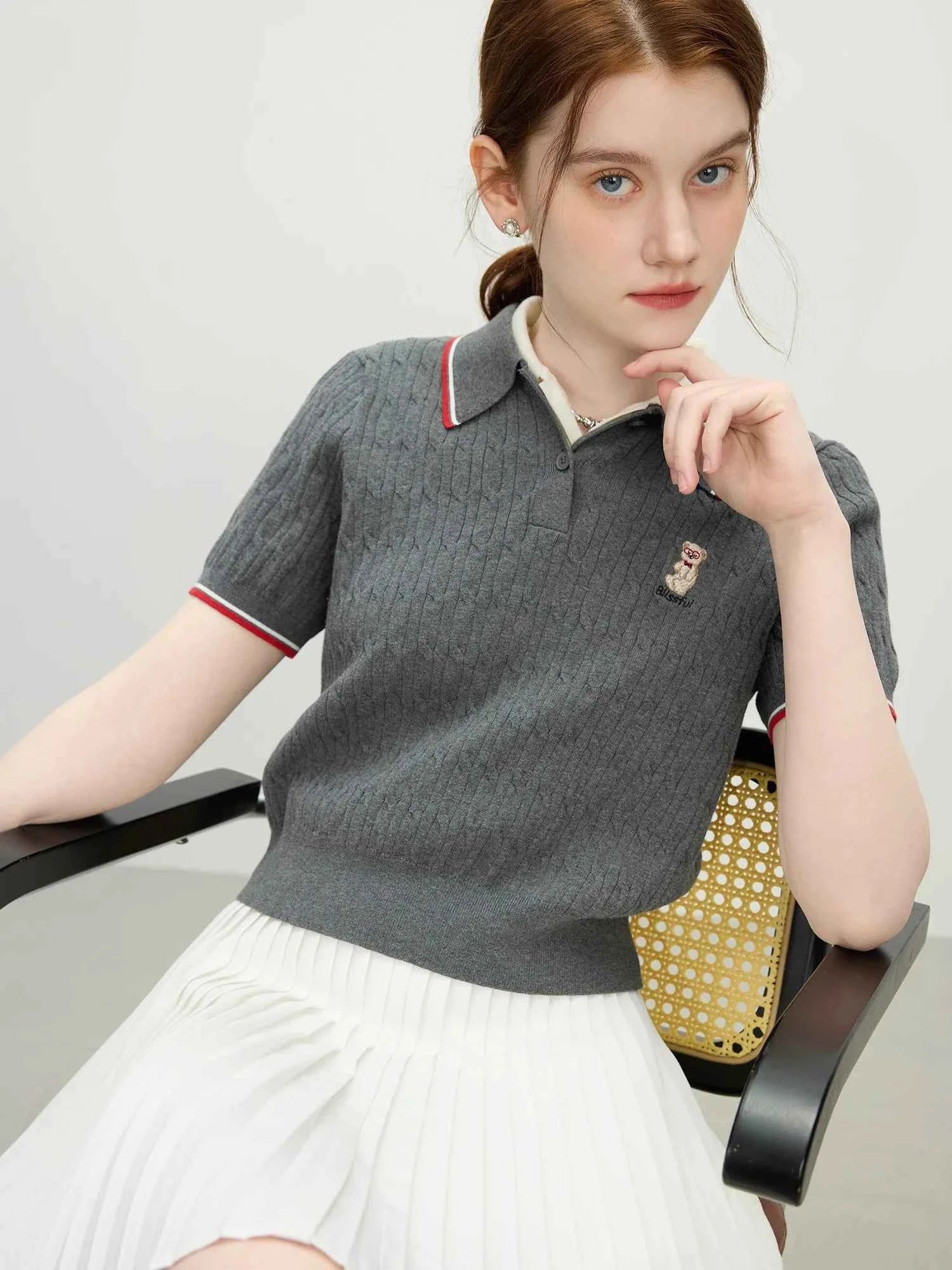 Women Contrast Color Bear Embroidered Knitted T-Shirt