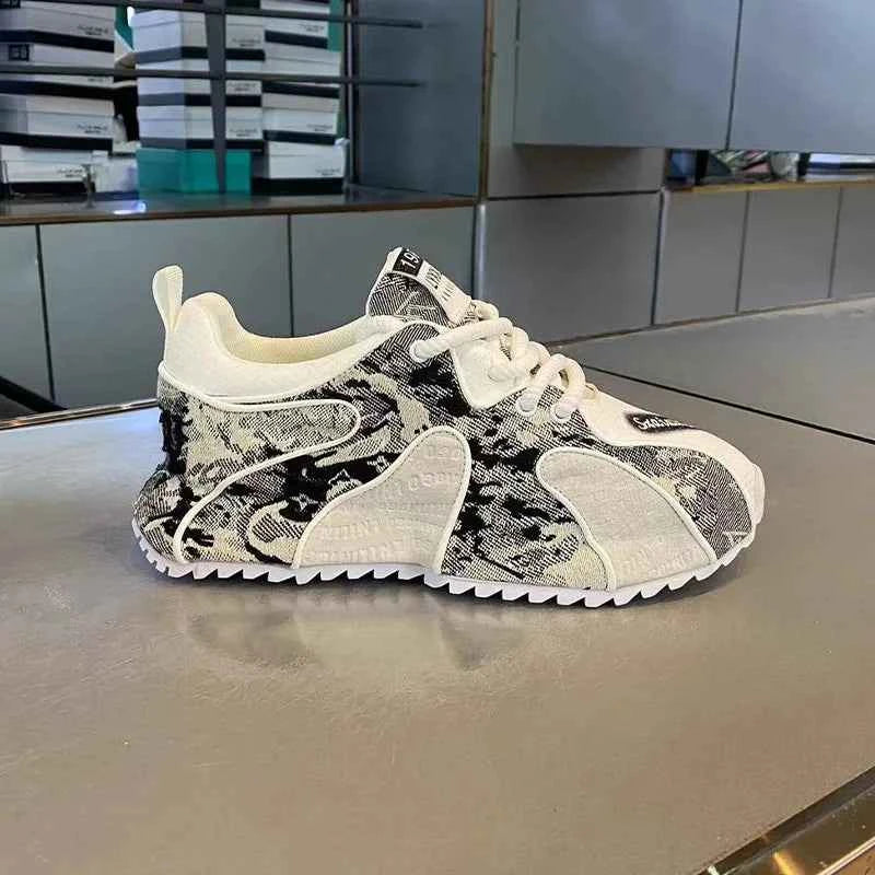 Exquisite Versatile Thick-Soled Sports Sneaker