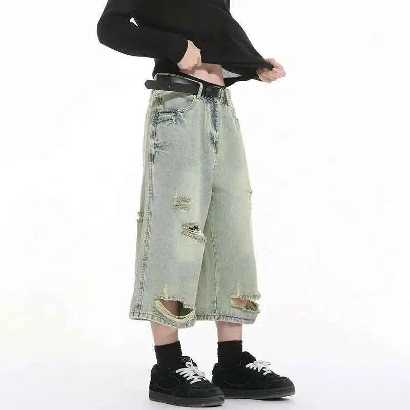 Distressed Straight Fit Cropped Denim Jorts