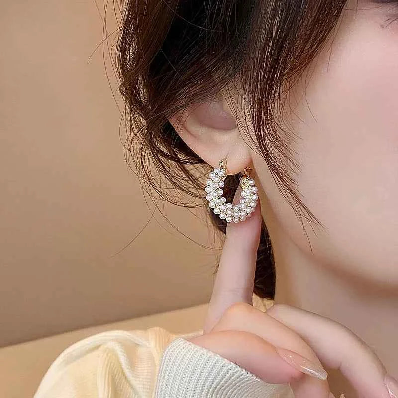 Trendy Gold Pearl U-Shaped Earring