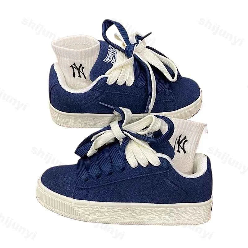 Versatile Retro Chic Casual Sneaker