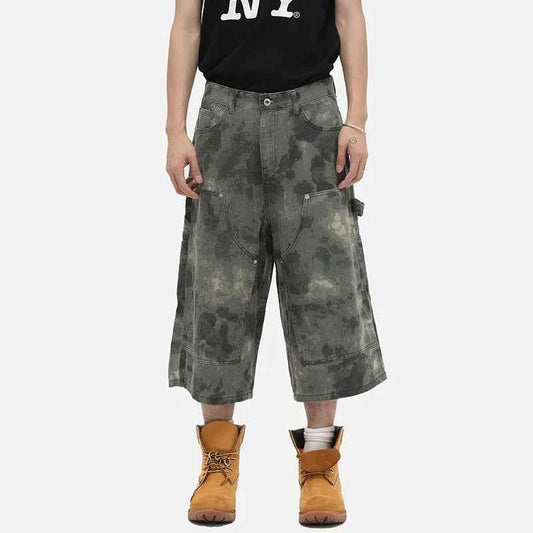 Sleek camouflage print cropped Jorts