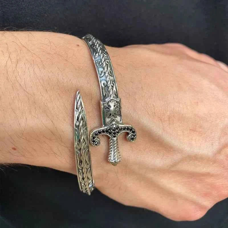 Exquisite Carving Retro Pattern Zirconia Bracelet