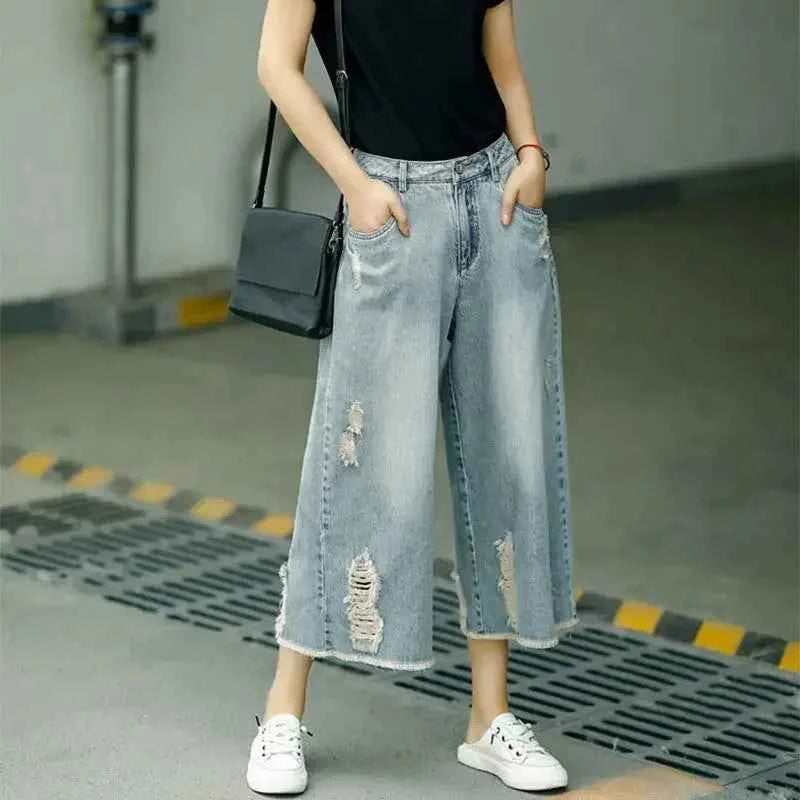 High-Waist Ripped Capri Jorts