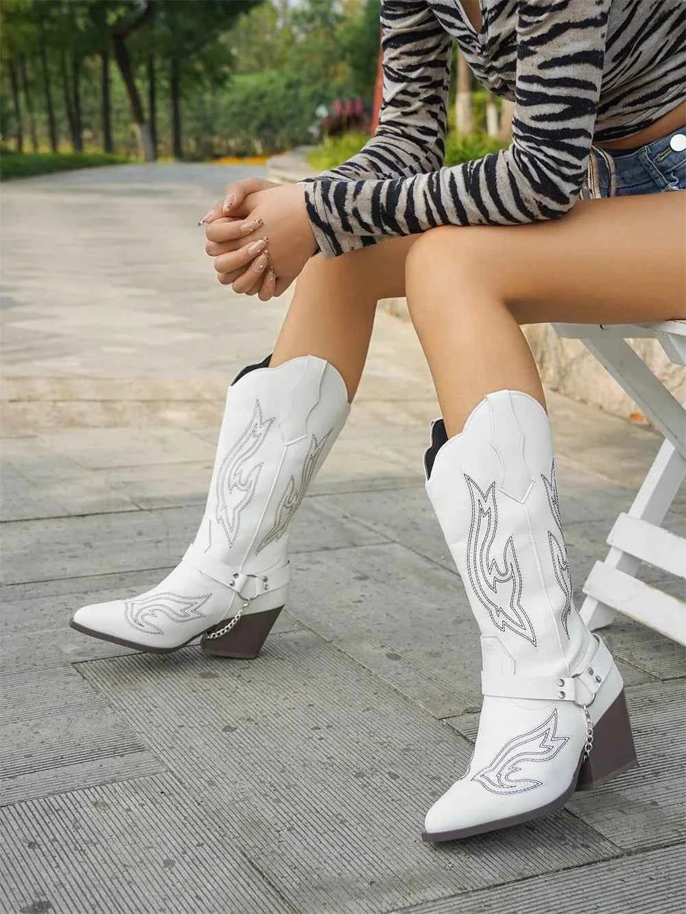 Retro Cowgirl Embroidered Block Heel Boots