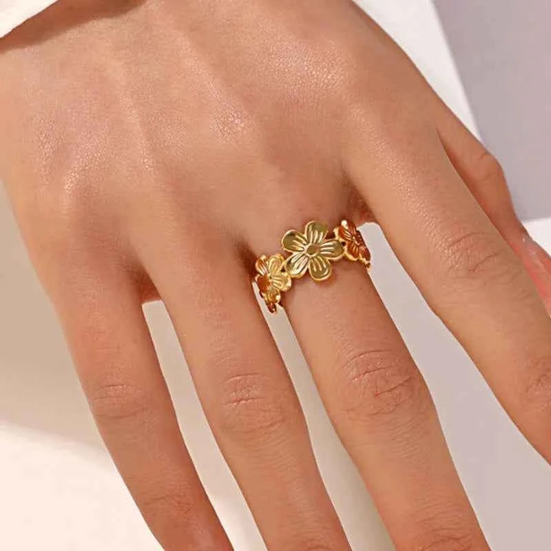 Y2K Adjustable Gold Floral Ring