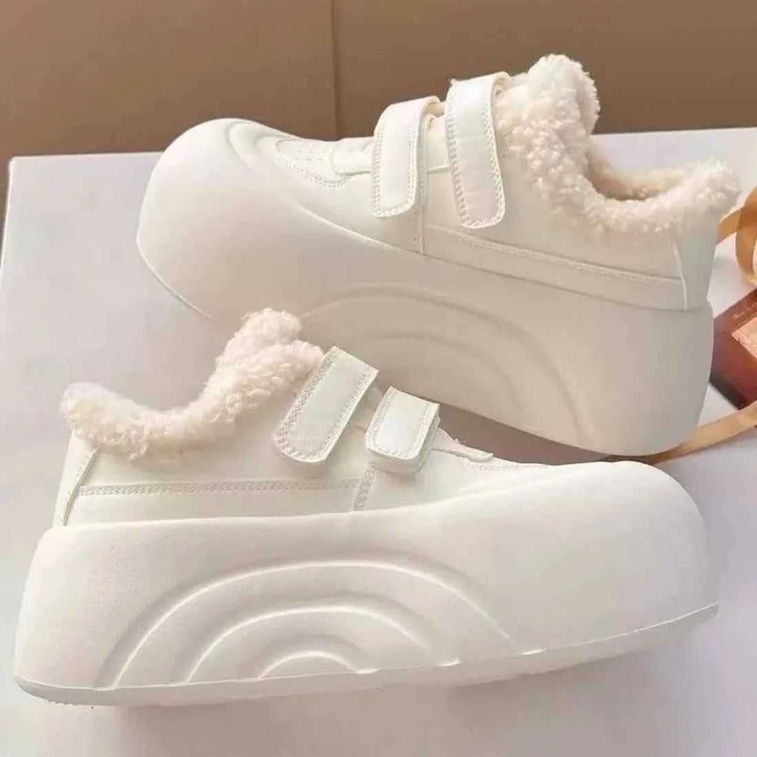 Autumn Big Head White Platform Fur Sneaker