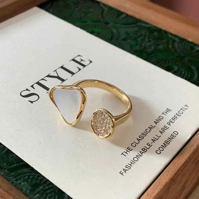 Luxury Zircon Inlaid Gold Ring
