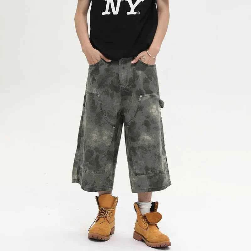 Sleek camouflage print cropped Jorts