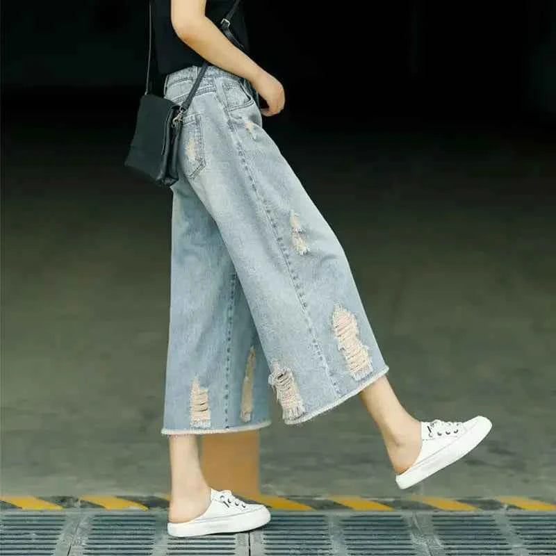High-Waist Ripped Capri Jorts