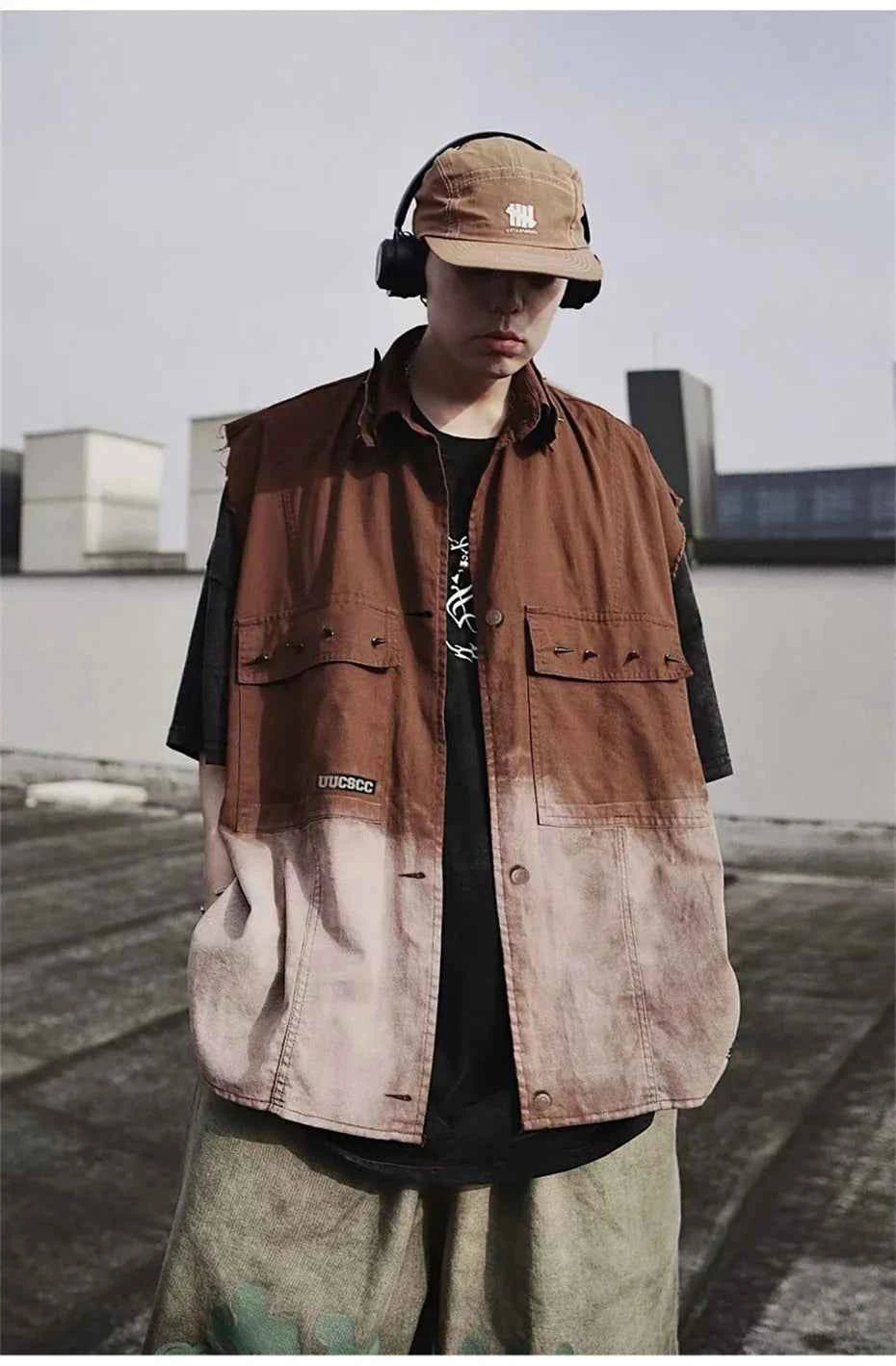Rivet Design Gradient Sleeveless Denim Jacket
