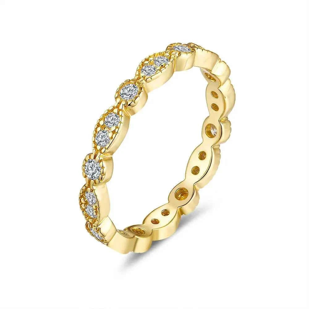18k Gold Moissanite Diamond Enclosed Ring