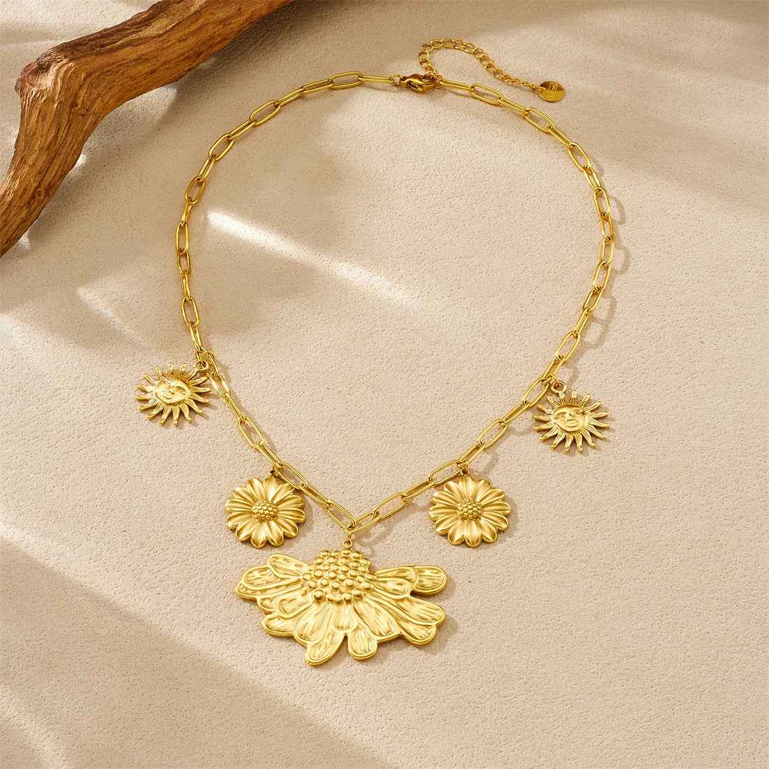 Luxury Golden Flower Pendant Necklace