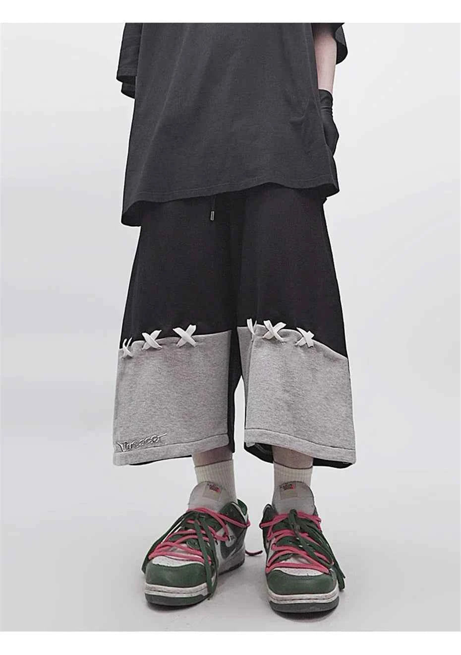 Men Sleek Lines Patchwork Cargo Jorts