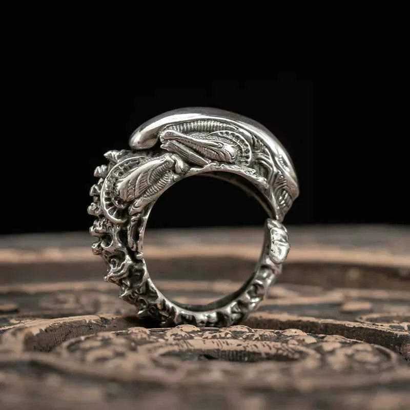 Adjustable Retro Skull Alien Ring