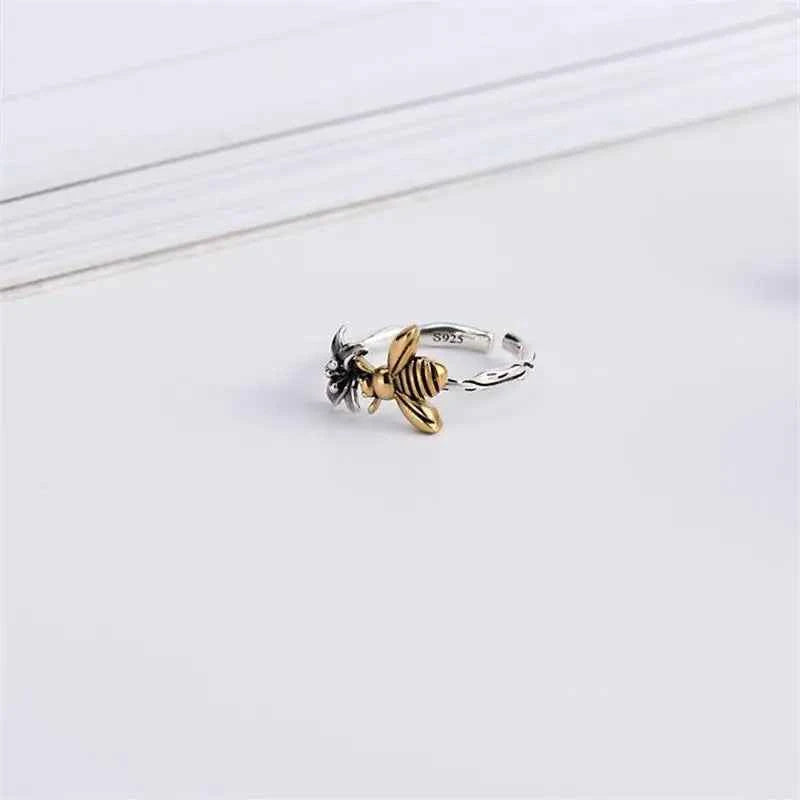 Elegant Vintage Thai Silver Bee Flower Ring