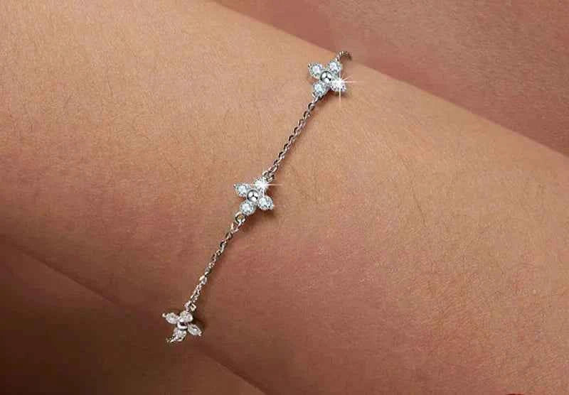 Cool Shiny Moissanite Flower Charm Bracelet