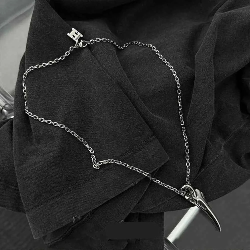 Retro Crow Skull Pendant Necklace