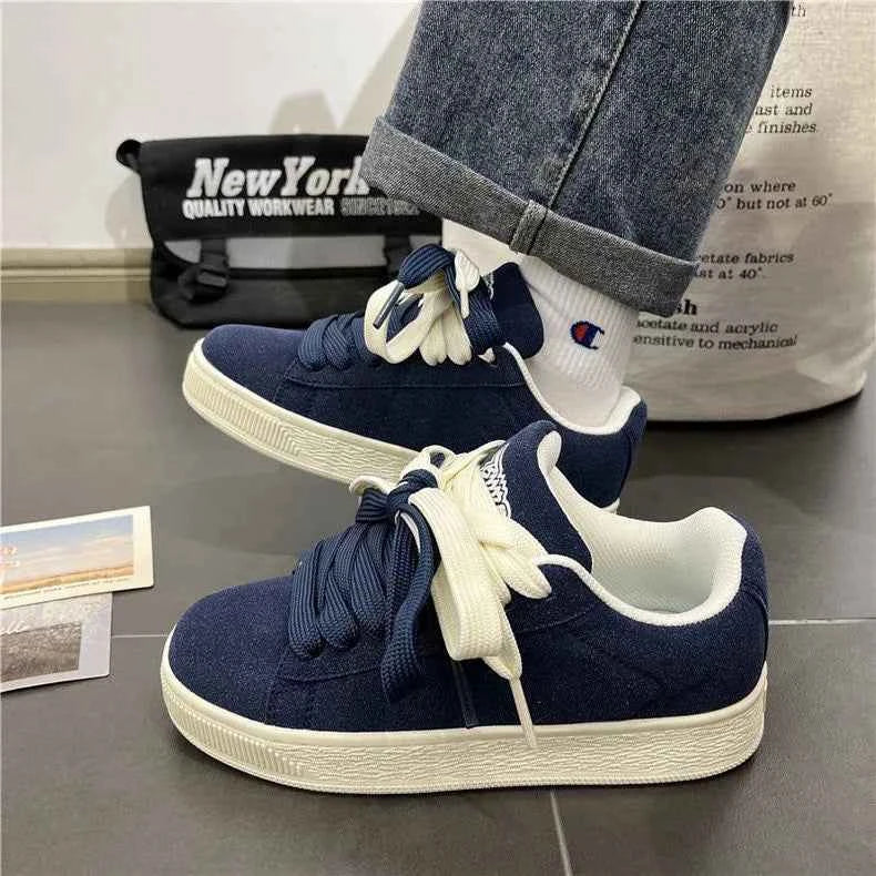 Versatile Retro Chic Casual Sneaker