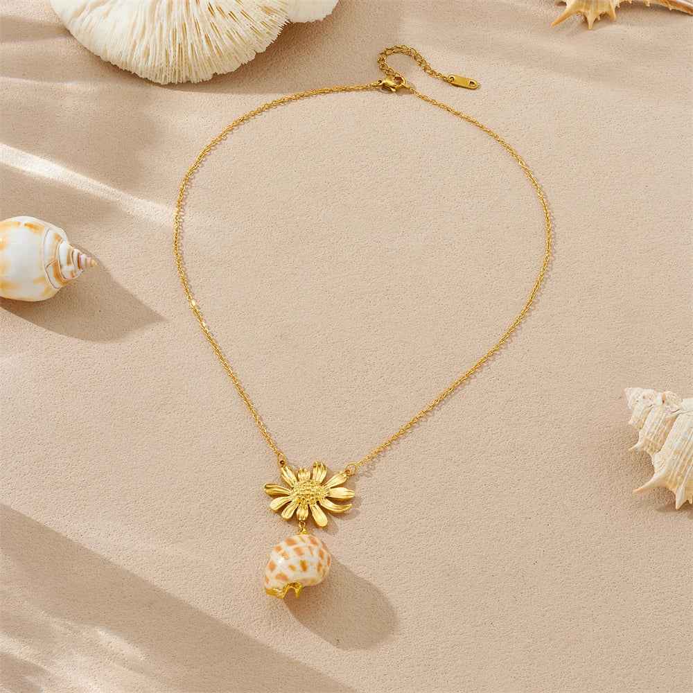 Golden Irregular Flower Ocean Style Necklace