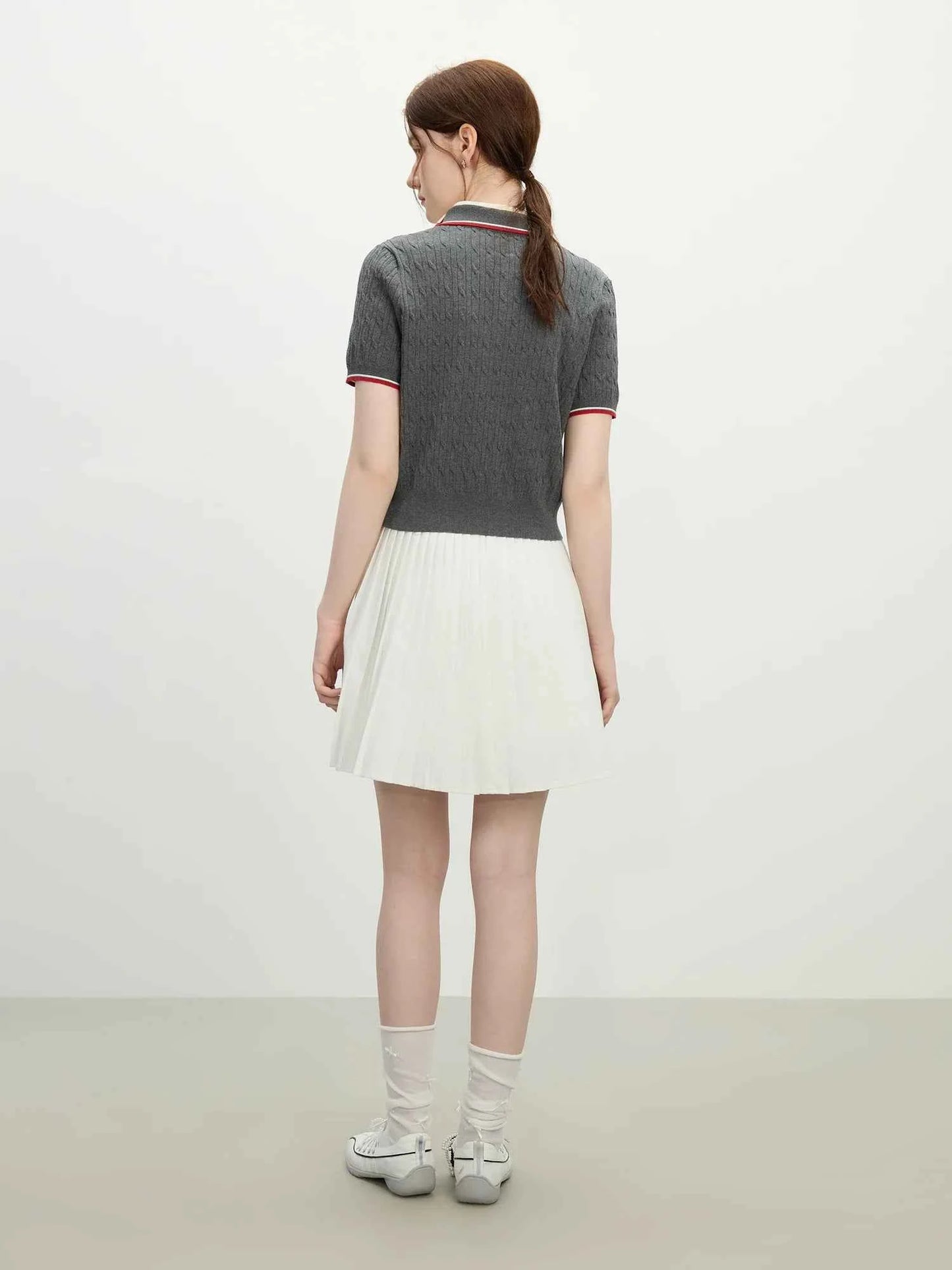 Women Contrast Color Bear Embroidered Knitted T-Shirt