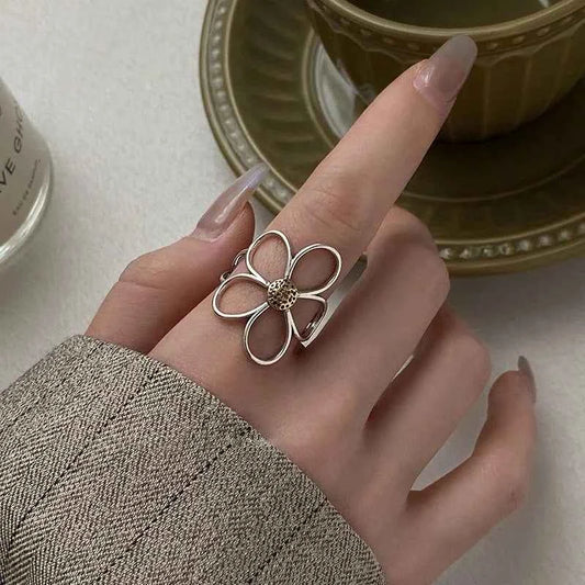 Silver Daisy Creative Vintage Ring