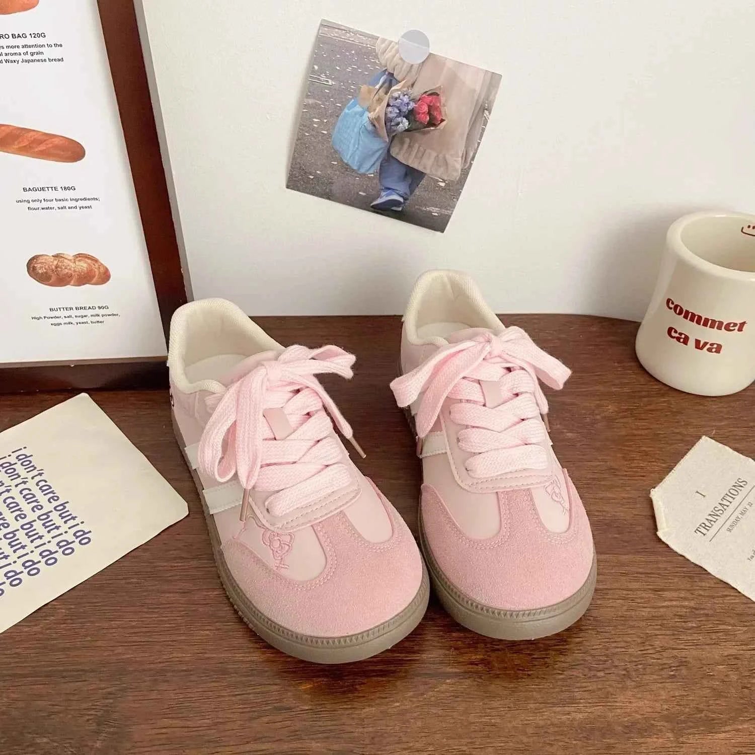 Stylish Embroidered Lace-Up Jogging Sneaker