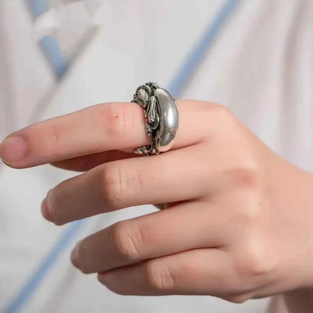 Adjustable Retro Skull Alien Ring