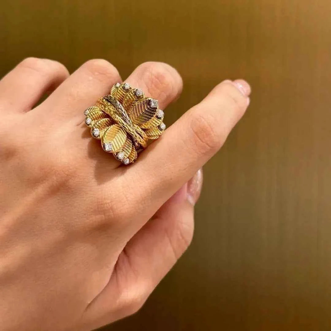 Luxurious Sapphire Sterling Gold Ring