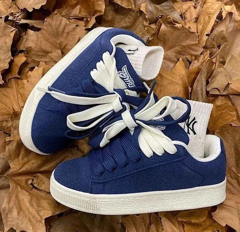 Versatile Retro Chic Casual Sneaker