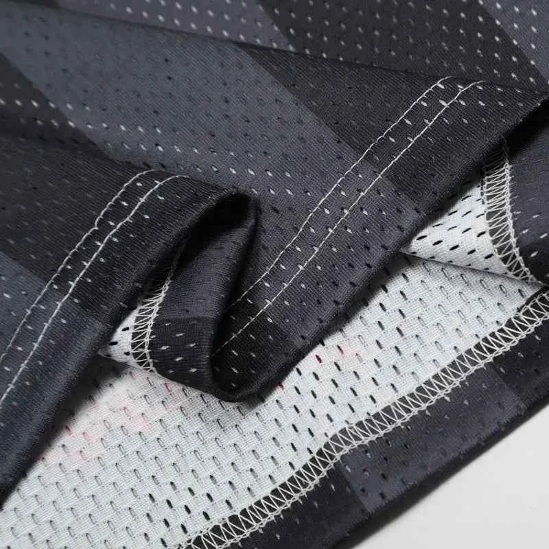 Retro Mesh Patchwork V-Neck Collar Graphic T-Shirt