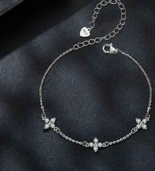Cool Shiny Moissanite Flower Charm Bracelet