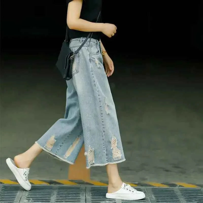 High-Waist Ripped Capri Jorts