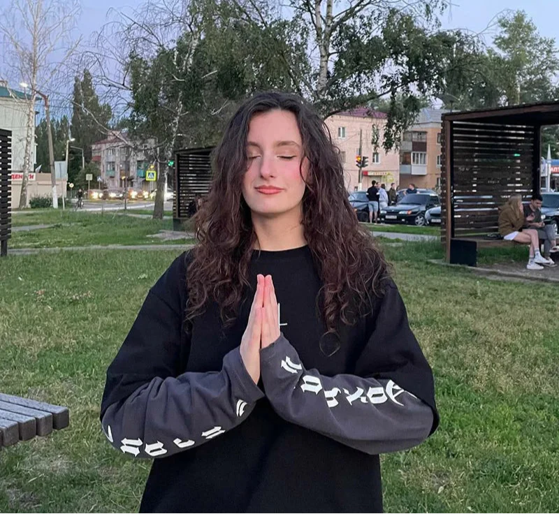 Oversized Long Sleeve Embroidered Cross T-Shirt - Luxuryurbanwear