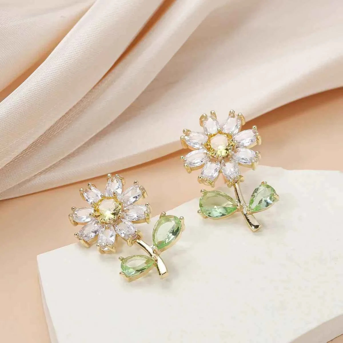 Luxury Flower Daisy Stud Green Leaf Earrings