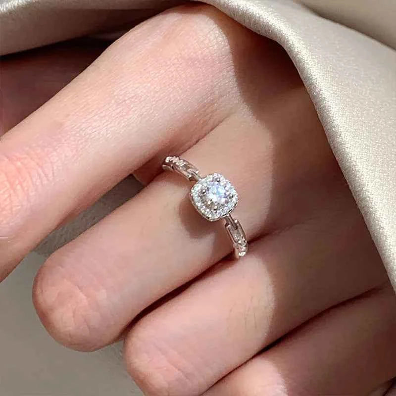 Elegant Silver Zircon Geometry Ring