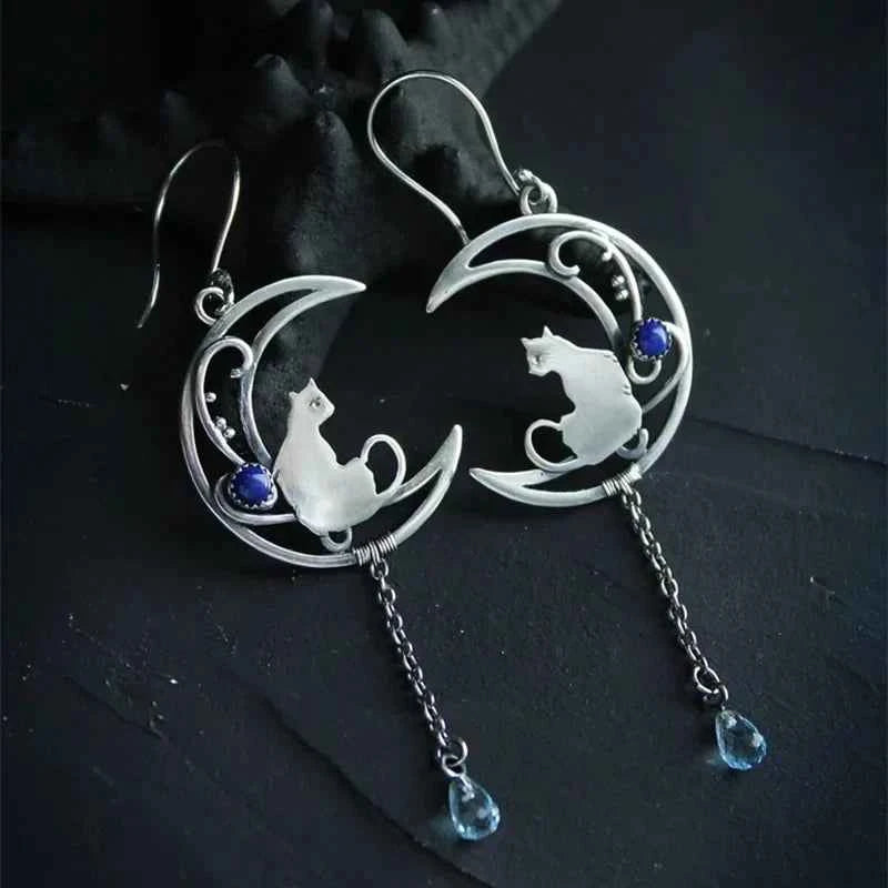 Retro Metal Carving Cat Earring