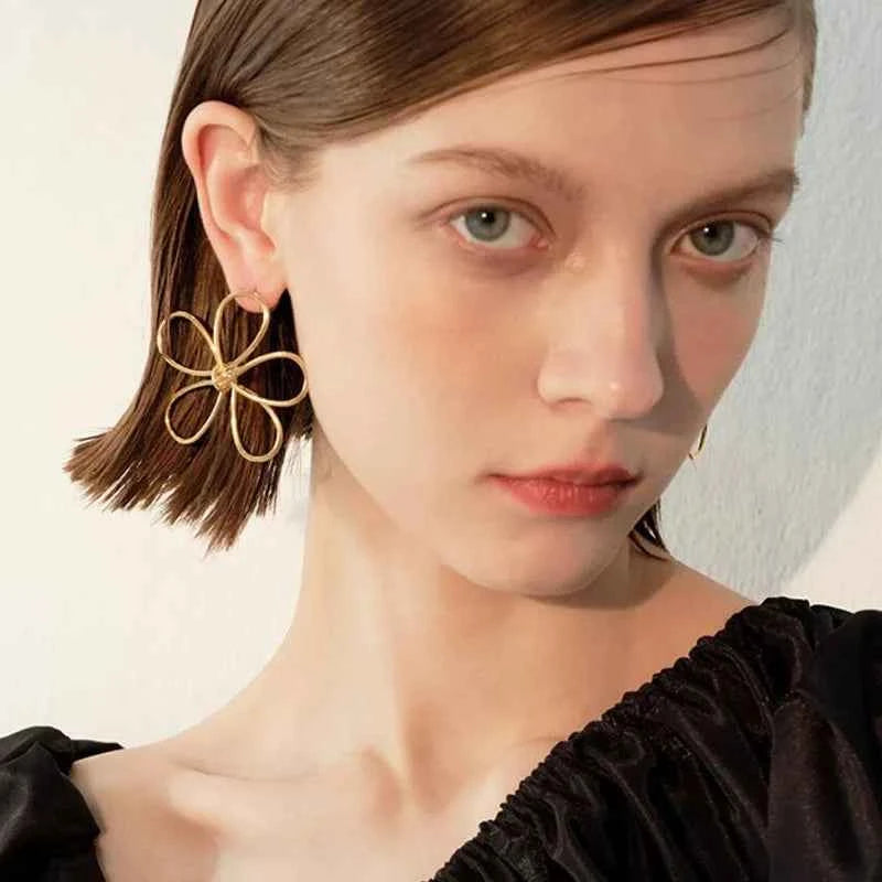 Vintage Hollow Flower Ear Stud Earring