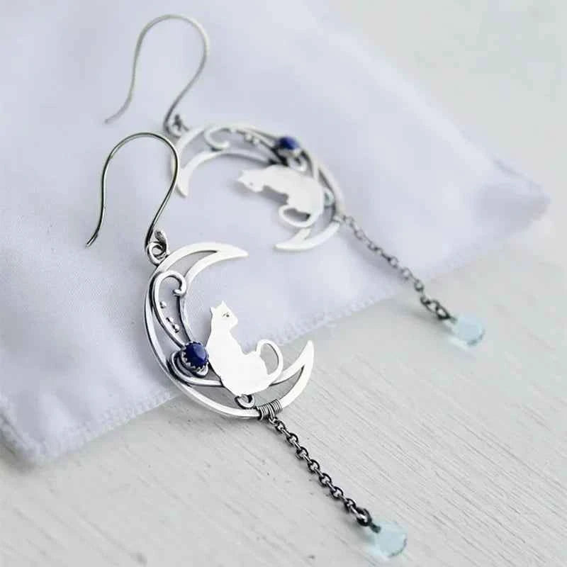Retro Carving Silver Cat Earring