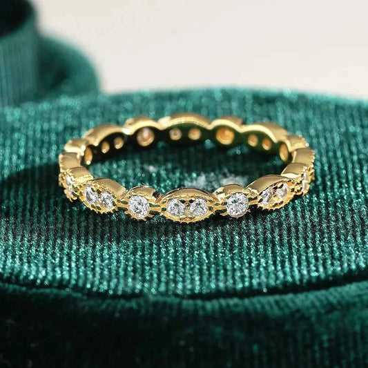18k Gold Moissanite Diamond Enclosed Ring