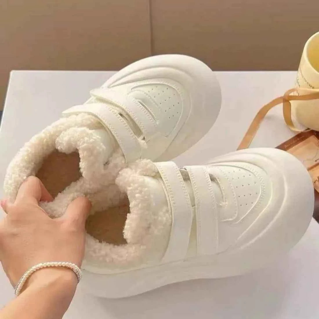 Autumn Big Head White Platform Fur Sneaker